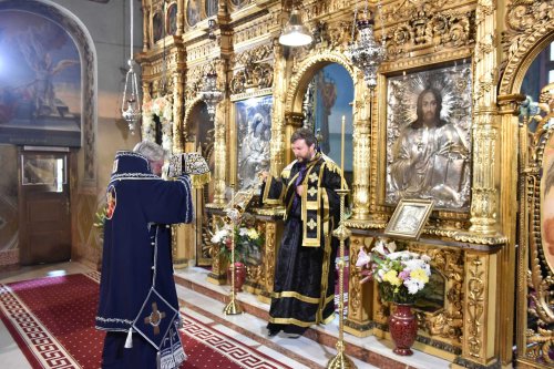 Rugăciune de laudă adusă Mucenicului Gheorghe la Mănăstirea Cernica Poza 293015