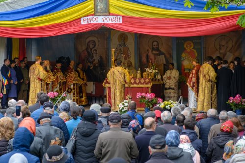 Sărbătoarea Sfântului Gheorghe a reunit în rugăciune sute de botoșăneni Poza 293086