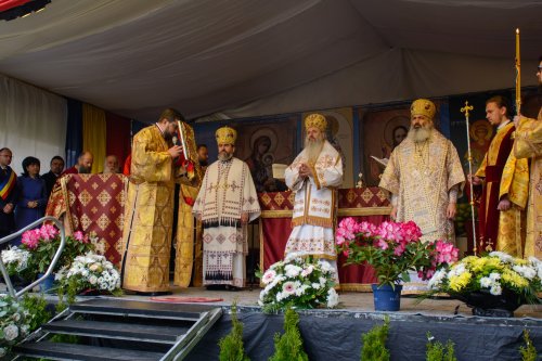 Sărbătoarea Sfântului Gheorghe a reunit în rugăciune sute de botoșăneni Poza 293094