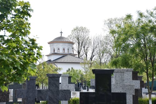 Hramul Cimitirului eparhial „Sfântul Lazăr” din Cluj-Napoca și binecuvântarea noii biserici Poza 293564