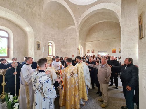 Hramul Cimitirului eparhial „Sfântul Lazăr” din Cluj-Napoca și binecuvântarea noii biserici Poza 293567