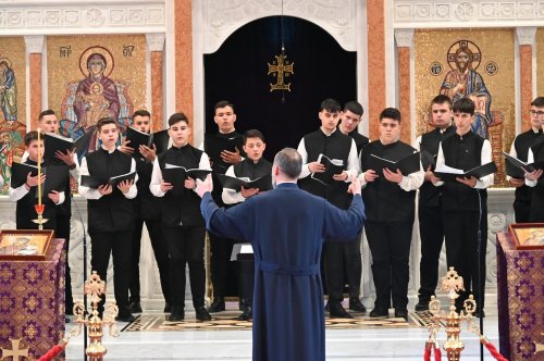 Concertul prepascal „La umbra Crucii, în Lumina Învierii”, la Catedrala Episcopală din Oradea Poza 293646