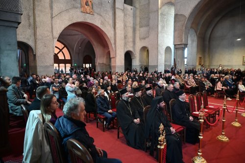 Concertul prepascal „La umbra Crucii, în Lumina Învierii”, la Catedrala Episcopală din Oradea Poza 293648