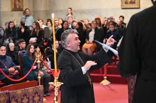 Concertul prepascal „La umbra Crucii, în Lumina Învierii”, la Catedrala Episcopală din Oradea Poza 293649