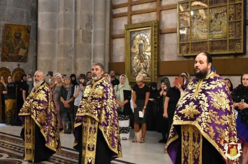 Praznicul Floriilor, bucurie pentru pelerinii ortodocşi la Locurile Sfinte Poza 292493