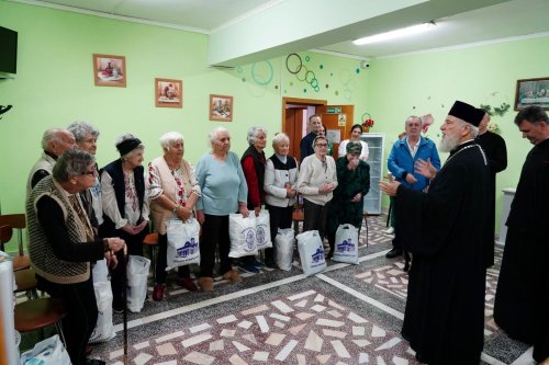 IPS Mitropolit Nifon a vizitat două instituții filantropice din Târgoviște Poza 293995