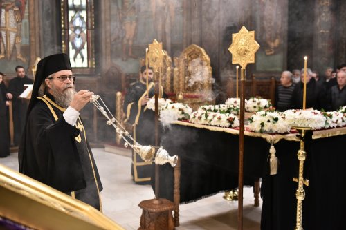 Prohodul Domnului cântat de bucureșteni la Catedrala Patriarhală Poza 294254