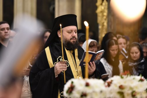 Prohodul Domnului cântat de bucureșteni la Catedrala Patriarhală Poza 294269