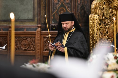 Prohodul Domnului cântat de bucureșteni la Catedrala Patriarhală Poza 294273