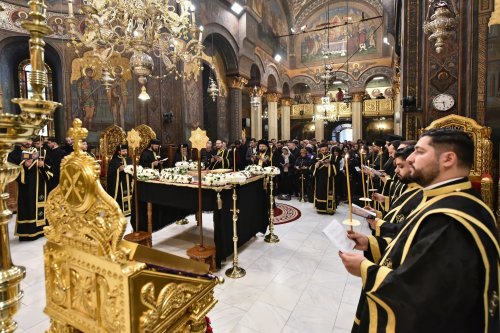 Prohodul Domnului cântat de bucureșteni la Catedrala Patriarhală Poza 294276