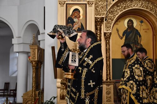 Slujbele speciale din Săptămâna Sfintelor Pătimiri la Catedrala Episcopală din Caransebeș Poza 294229