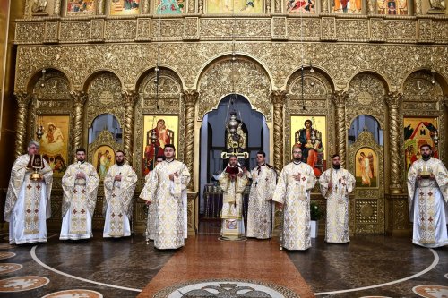 Slujbele speciale din Săptămâna Sfintelor Pătimiri la Catedrala Episcopală din Caransebeș Poza 294230