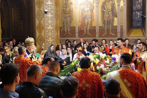 Denia Prohodului Domnului la Catedrala Arhiepiscopală din Târgoviște Poza 294332