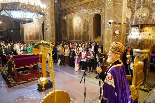 Denia Prohodului Domnului la Catedrala Arhiepiscopală din Târgoviște Poza 294334
