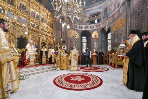 Patriarhul României a primit Sfânta Lumină de la Ierusalim Poza 294370