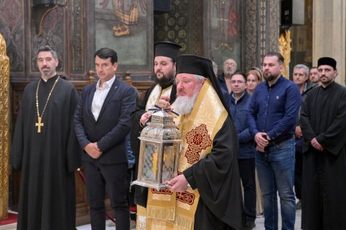 Patriarhul României a primit Sfânta Lumină de la Ierusalim Poza 294372