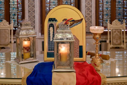 Patriarhul României a primit Sfânta Lumină de la Ierusalim Poza 294389