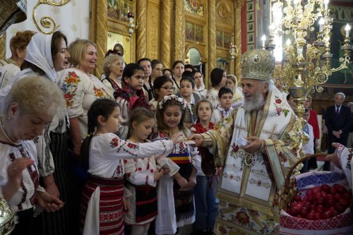 Comuniune și bucurie pascală în Arhiepiscopia Dunării de Jos Poza 294788
