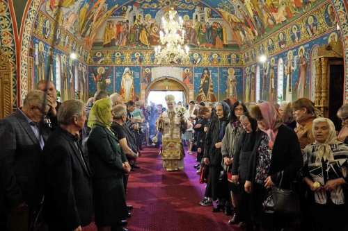 Comuniune și bucurie pascală în Arhiepiscopia Dunării de Jos Poza 294790