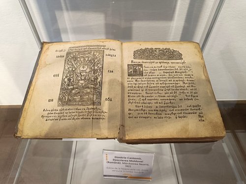 Carte religioasă veche expusă la Muzeul Palatul Principilor Transilvaniei Poza 294842