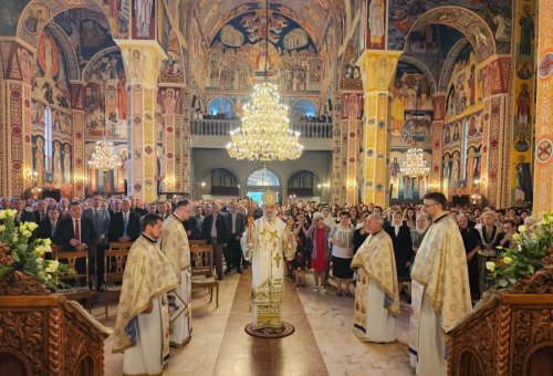 Praznicul Învierii Domnului la Alba Iulia şi Târgu Mureş Poza 294860