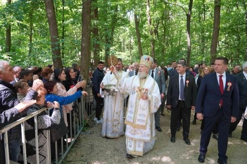 Hramul Mănăstirii Nucet din Arhiepiscopia Târgoviștei Poza 295097