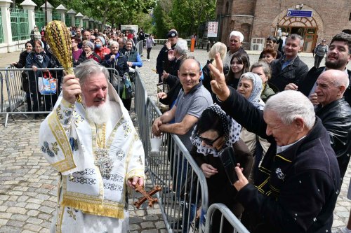 Izvorul Tămăduirii sărbătorit pe Colina Patriarhiei Poza 295044