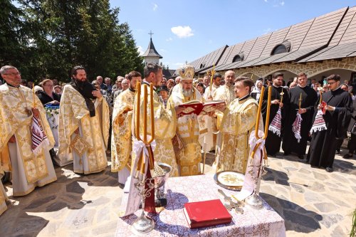 Izvorul Tămăduirii prăznuit la Mănăstirea Trotușanu Poza 295170