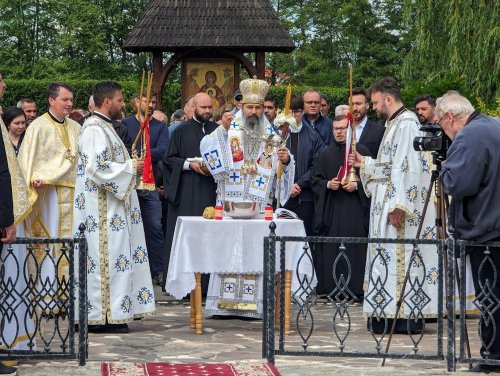 Sărbătoarea „Izvorul Tămăduirii” la Mănăstirea Românești din Banat  Poza 295179