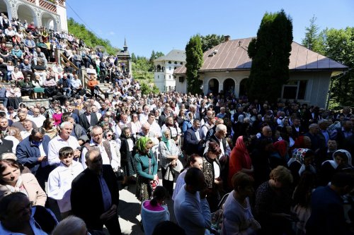 Starețul Mănăstirii Rohia, cetățean de onoare al orașului Târgu Lăpuș Poza 295152