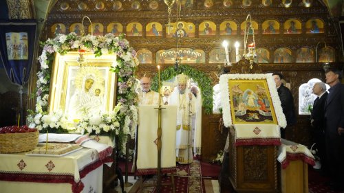 Liturghie arhierească la Biserica „Adormirea Maicii Domnului” din Brașov Poza 295204