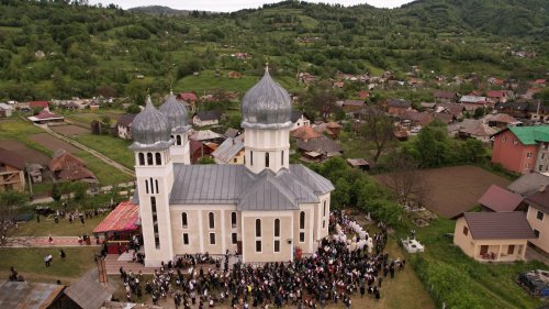 Târnosirea bisericii din Poienile de sub Munte, în Protopopiatul Ucrainean Poza 295470