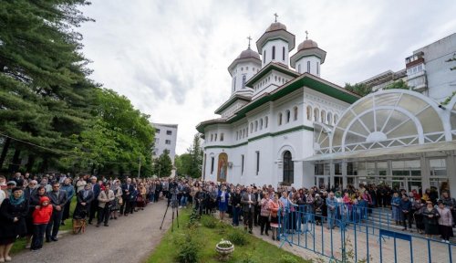 90 de ani de istorie şi continuitate la Biserica „Sfântul Gheorghe” din Bacău Poza 295566