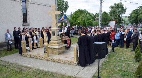 Slujiri arhierești în două parohii din județul Botoșani Poza 295572