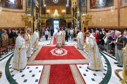 Strălucire liturgică la o biserică istorică monumentală Poza 296009