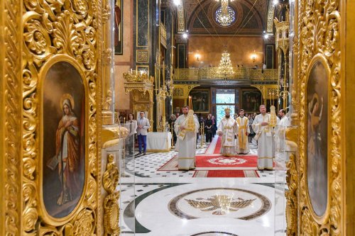 Strălucire liturgică la o biserică istorică monumentală Poza 296010