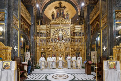 Strălucire liturgică la o biserică istorică monumentală Poza 296021