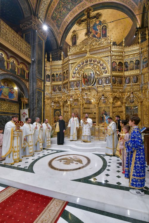 Strălucire liturgică la o biserică istorică monumentală Poza 296036