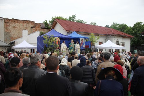 Resfințirea Paraclisului „Sfântul Gheorghe”-Vechi din Craiova Poza 296197