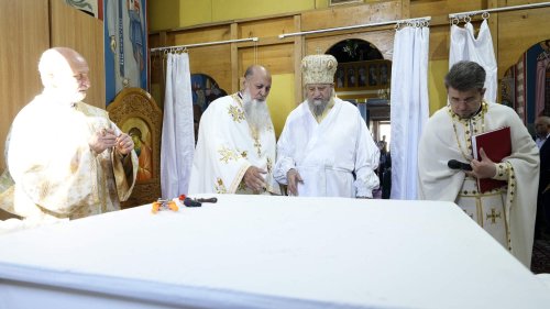 Sfinţirea lăcaşului de cult din Mândra, judeţul Sibiu Poza 296156