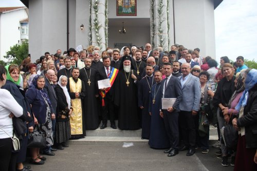 Mitropolitul Olteniei a sfințit o biserică din Târgu Jiu Poza 296699