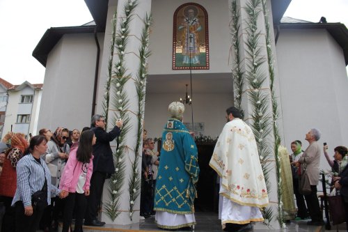 Mitropolitul Olteniei a sfințit o biserică din Târgu Jiu Poza 296700