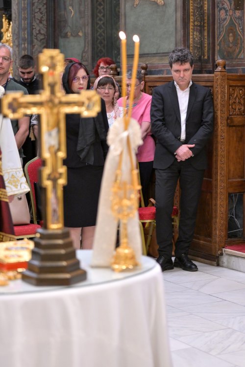Rugăciune și comuniune a românilor de pretutindeni pe Dealul Patriarhiei Poza 296916