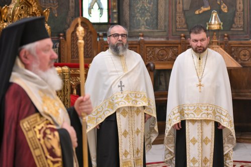 Rugăciune și comuniune a românilor de pretutindeni pe Dealul Patriarhiei Poza 296919