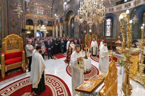 Rugăciune și comuniune a românilor de pretutindeni pe Dealul Patriarhiei Poza 296921