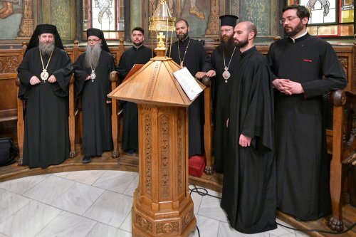 Rugăciune și comuniune a românilor de pretutindeni pe Dealul Patriarhiei Poza 296922