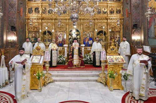 Rugăciune și comuniune a românilor de pretutindeni pe Dealul Patriarhiei Poza 296927
