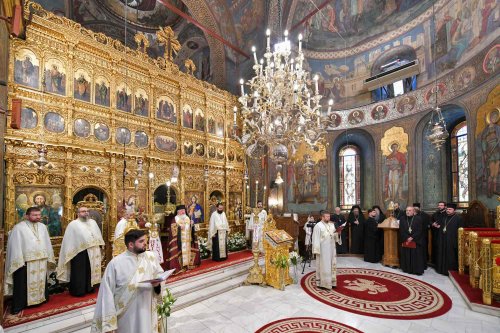 Rugăciune și comuniune a românilor de pretutindeni pe Dealul Patriarhiei Poza 296928