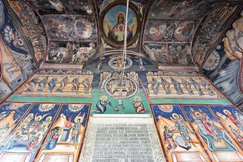 Sclipirile Luminii: Biserica „Sfinţii Împăraţi Constantin şi Elena”-Cișmigiu Poza 296844