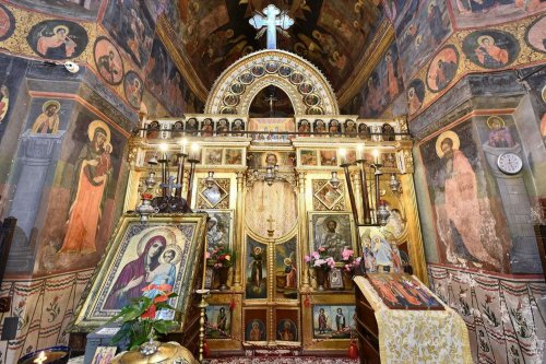 Sclipirile Luminii: Biserica „Sfinţii Împăraţi Constantin şi Elena”-Cișmigiu Poza 296845
